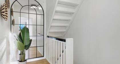 'Home Away from Home' Cozy Historic Holiday House