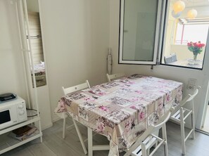 อพาร์ทเมนท์, 1 ห้องนอน, ระเบียง, วิวเมือง | ภายใน