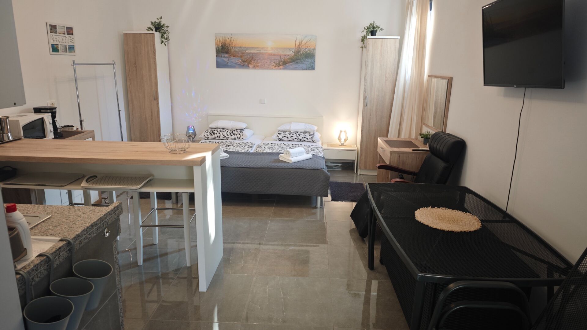 WiFi (無料)、ベッドシーツ