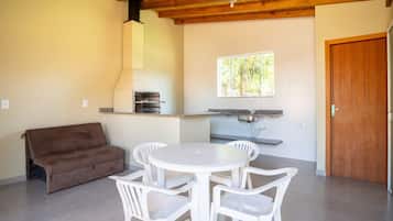 Basic Apartment | Dining