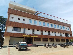 Front of property - HOTEL SOHAN BOARDING AND LODGING (Perdoor)