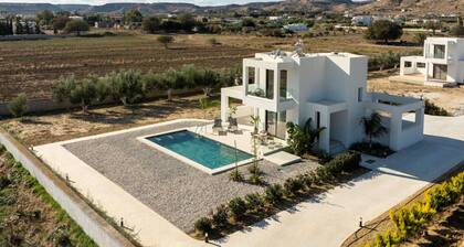 Geo`s Luxury Villa : Private Pool - By the beach