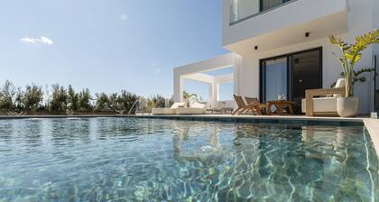 Geo`s Luxury Villa : Private Pool - By the beach