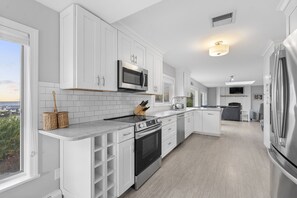 Frigorifero, microonde, lavastoviglie, macchina per tè/caffè