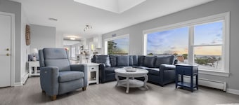 Gull's Nest - Ocean Views from the Living Room