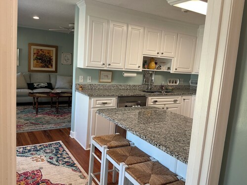 PINEAPPLE HOUSE - Comfortable  home in historic district of Summerville SC