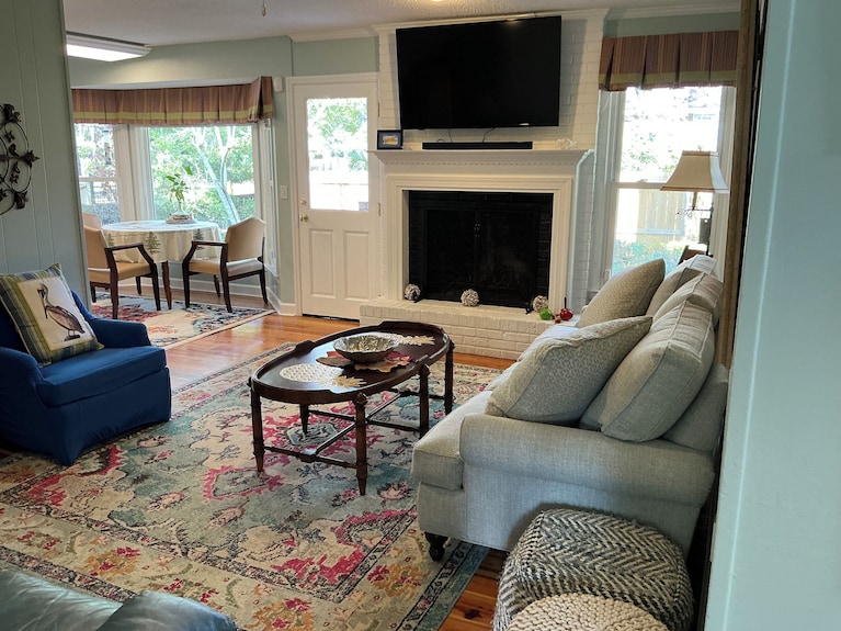 Pineapple House - Comfortable Home In Historic District Of Summerville Sc - 薩默維爾