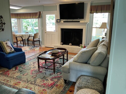 PINEAPPLE HOUSE - Comfortable  home in historic district of Summerville SC