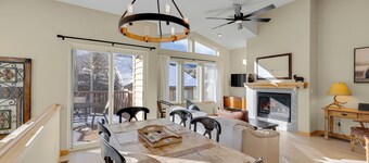 Sun-Filled 3 Bed/2.5 Bath Near Top Ski Resorts