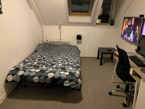 Room-central Studio Right at the Metro s