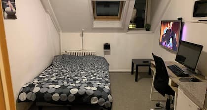 Room-central Studio Right at the Metro s