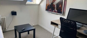 Room-central Studio Right at the Metro s