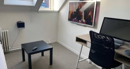 Room-central Studio Right at the Metro s