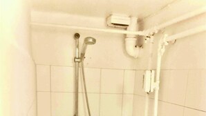 Luokittelematon kuva, 4 kautta 25, painike