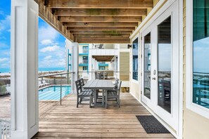 Outdoor dining - Gulf-Front Duplex | Pet Friendly | Shared Pool (Gulf Shores)