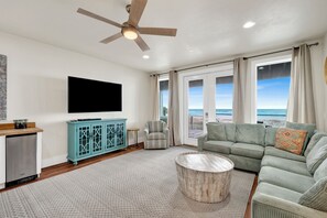 Smart TV - Gulf-Front Duplex | Pet Friendly | Shared Pool (Gulf Shores)