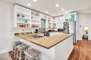 Fridge, microwave, oven, dishwasher - Gulf-Front Oasis | Pet Friendly | Private Pool (Gulf Shores)