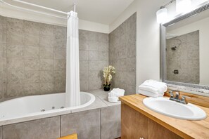 Towels - Gulf-Front Oasis | Pet Friendly | Private Pool (Gulf Shores)