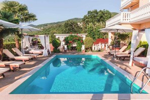 Pool - Villa Chiara Opatija Apartment Residence (Ičići)