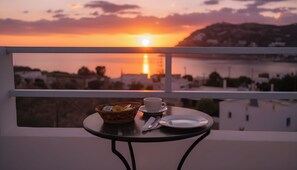 Blackout drapes, iron/ironing board, free cribs/infant beds, free WiFi - Lume D'oro Syros (Kini)