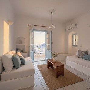 Blackout drapes, iron/ironing board, free cribs/infant beds, free WiFi - Lume D'oro Syros (Kini)