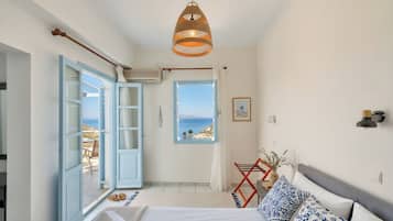 Cortinas blackout, ferros/tábuas de passar roupa, berços grátis