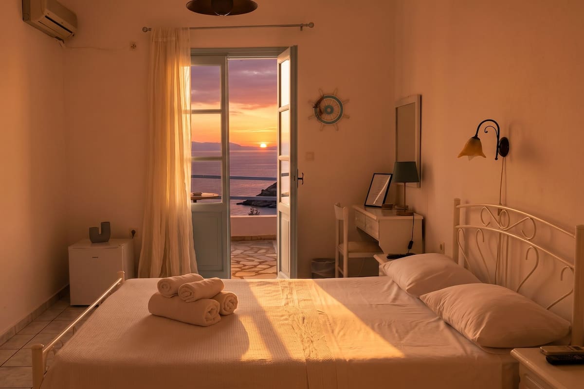 Double Room, Sea View | Langsir/tirai gelap terus, seterika/papan seterika