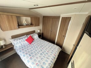 2 chambres, fer et planche à repasser, accès au Wi-Fi (inclus)