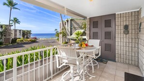 Outdoor dining - Alii Villas#126: Ground Floor, Gorgeous Ocean Views, Split AC, Remodeled (Kailua Kona)