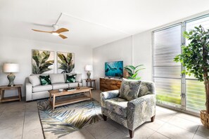 TV - Alii Villas#126: Ground Floor, Gorgeous Ocean Views, Split AC, Remodeled (Kailua Kona)