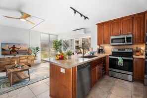 Fridge, microwave, oven, stovetop - Alii Villas#126: Ground Floor, Gorgeous Ocean Views, Split AC, Remodeled (Kailua Kona)