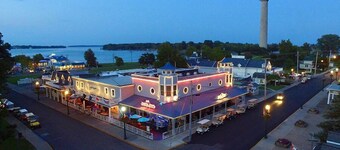 Your Crewâs Home Base | 12 ppl | IC109