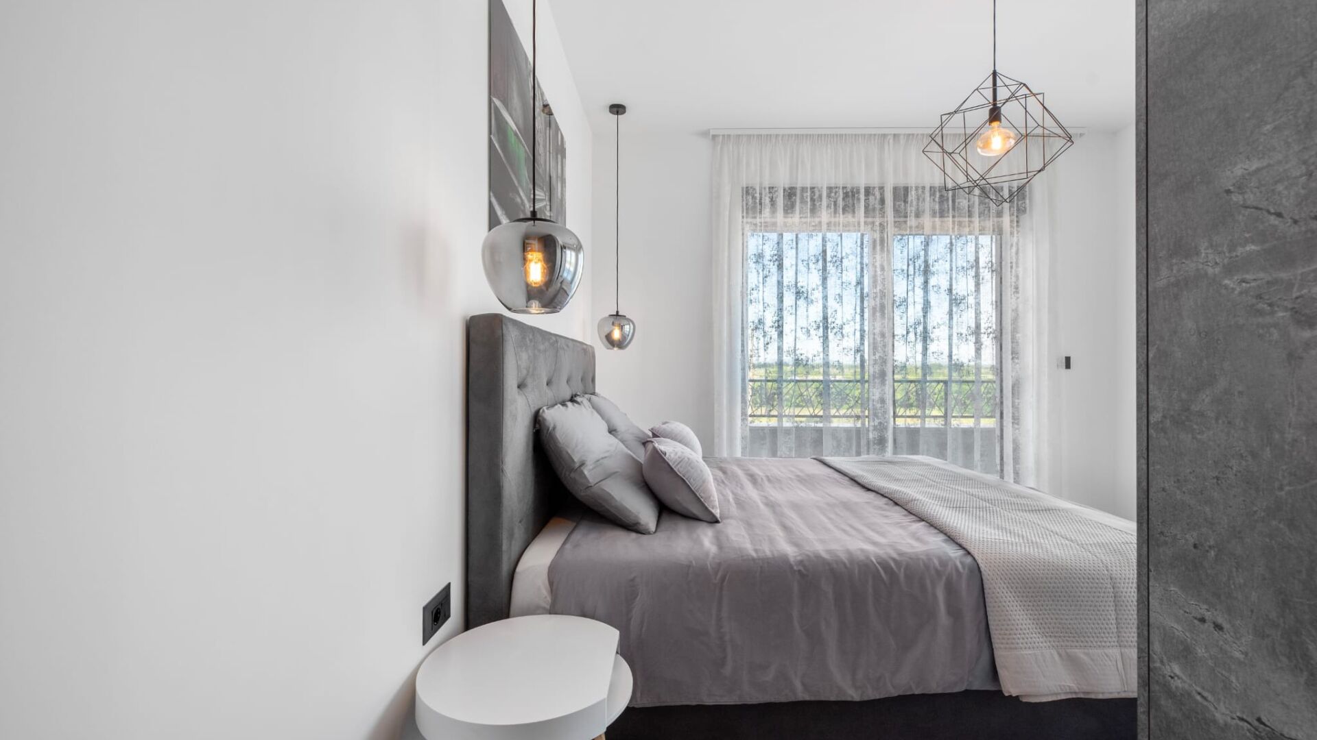 Tabla de planchar con plancha, wifi gratis, ropa de cama