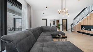 TV - Villa Jollie by Villas Guide (Benkovac)
