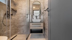 Shower, hair dryer, towels - Villa Jollie by Villas Guide (Benkovac)