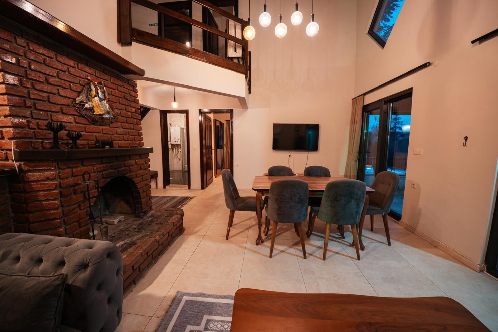 Villa Deluxe, piscina privada, vistas al lago | Tabla de planchar con plancha y wifi gratis