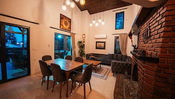 Deluxe Villa, Private Pool, Lake View | Iron/ironing board, free WiFi