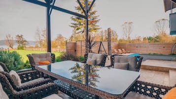 Deluxe Villa, Private Pool, Lake View | Iron/ironing board, free WiFi