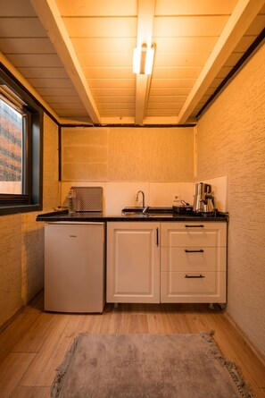 Bungalow, Patio, Garden Area | Private kitchen | Fridge, stovetop, cookware/dishes/utensils