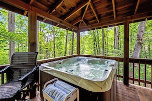 Bañera de hidromasaje al aire libre