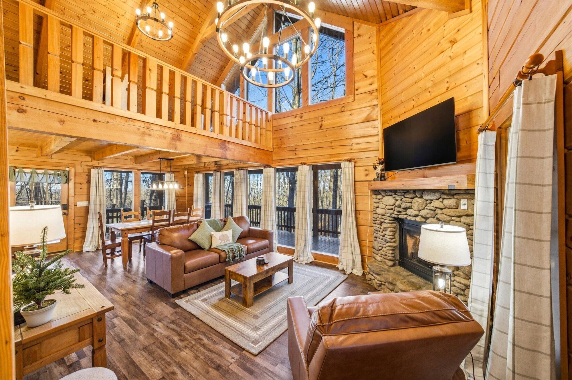 Smart TV, chimenea, videojuegos