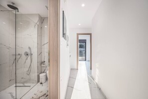 Bathroom - Icon Luxury Apartments : I2 (Kos)