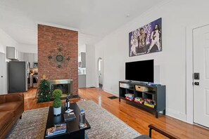 Smart TV, books, stereo - Modern 2BR Home with Parking Minutes from Downtown Views and Incline (Pittsburgh)