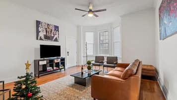 Smart TV, books, stereo