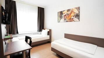 Habitación estándar con 2 camas individuales | Escritorio y wifi gratis