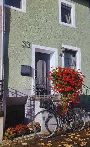 Exterior detail - Holiday Home 'Kleines Stadthaus-Komfort' with Wi-Fi (Hillesheim)