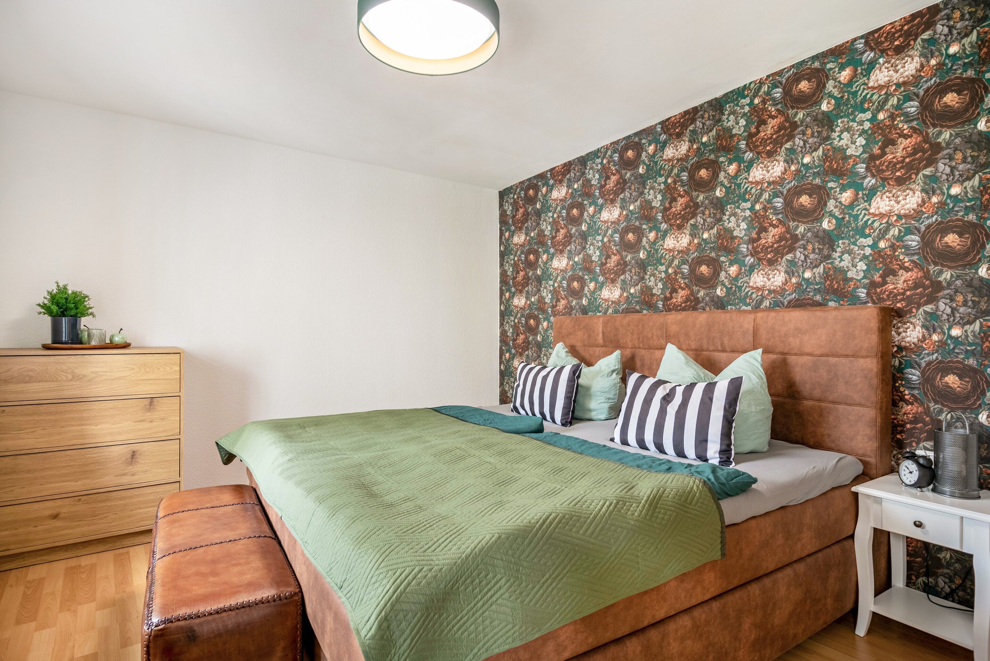 1 slaapkamer, een bureau, wifi, beddengoed