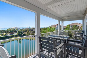 Outdoor dining - Sunset Views, Steps to the Sand, Heated Pools! (Santa Rosa Beach)