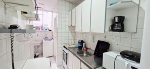 Basic Apartment | Private kitchen | Fridge, microwave, oven, blender - COARM0100 - Cond Praia dos Coqueiros (Salvador)