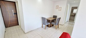 Basic Apartment | Dining - COARM0100 - Cond Praia dos Coqueiros (Salvador)